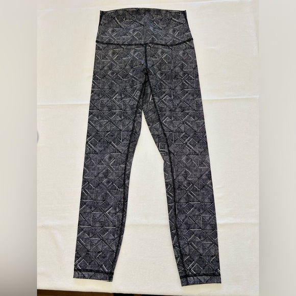 Lululemon Leggings - Size 6 - Picture 3 of 5